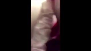 可爱的家庭主妇第一次品尝自制色情片