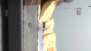 约操楼下寂寞老板娘 衣服没来得及脱直接无套抽插 桃型美臀后入爆操 淫水直流 浪叫不断 淫荡至极 完美露脸