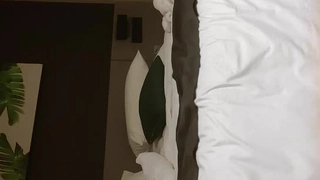 少妇叫得声音都嘶哑了还要去接老公