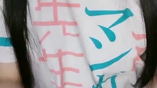 美丽的无毛阴户得到了强烈的高潮