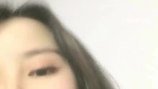 颜值不错的小妞全程露脸丝袜情趣诱惑狼友，自己抠逼好有激情道具抽插浪叫不断好骚，淫水逼给狼友看特写真骚第02集